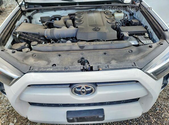 JTEMU5JR9N6050413 2022 TOYOTA 4RUNNER White ძრავის განყოფილების ხედი