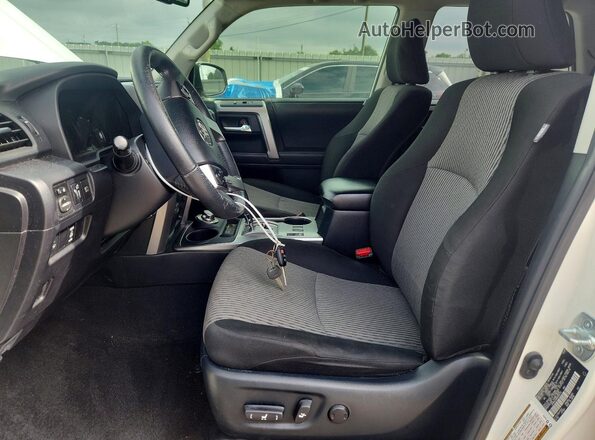 JTEMU5JRXM5894710 2021 TOYOTA 4RUNNER White Front interior view