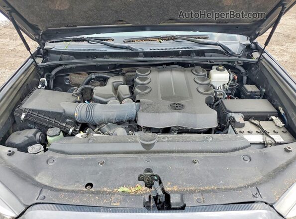 JTEMU5JRXP6158400 2023 TOYOTA 4RUNNER Charcoal Widok komory silnika