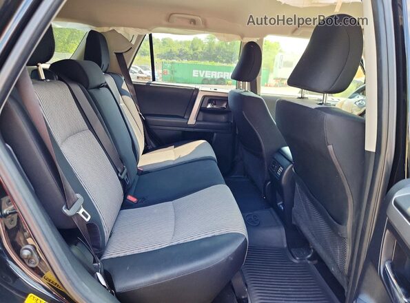 JTEMU5JRXR6300389 2024 TOYOTA 4RUNNER Black Widok wnętrza z tyłu