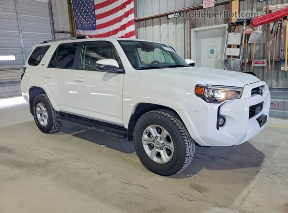 JTENU5JR0R6269366 2024 TOYOTA 4RUNNER Белый Передняя правая четверть