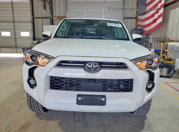JTENU5JR0R6269366 2024 TOYOTA 4RUNNER Белый Вид спереди