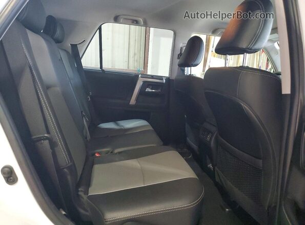 JTENU5JR0R6269366 2024 TOYOTA 4RUNNER Белый Вид задней части салона