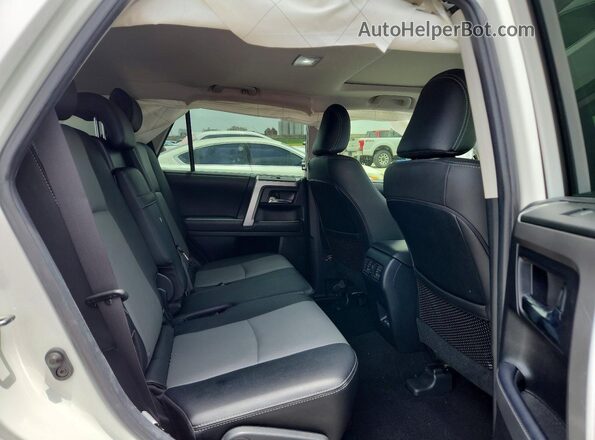 JTENU5JR1P6181083 2023 TOYOTA 4RUNNER White Vista de los asientos traseros