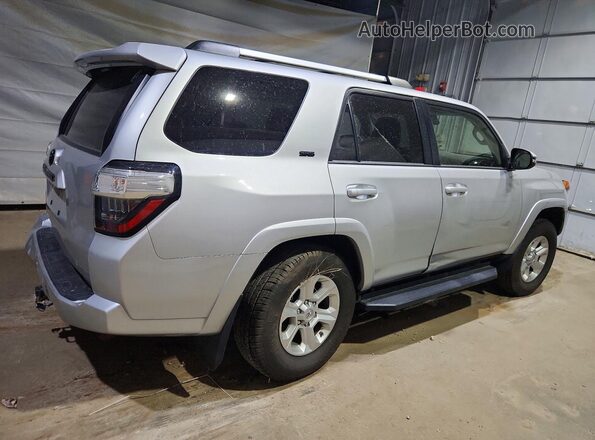 JTENU5JR4M5960463 2021 TOYOTA 4RUNNER Серебряный Задняя правая четверть