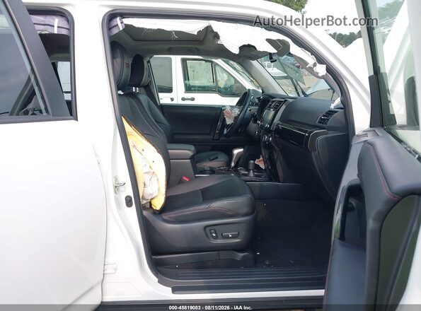 JTERU5JR0P6153356 2023 TOYOTA 4RUNNER White Front interior view