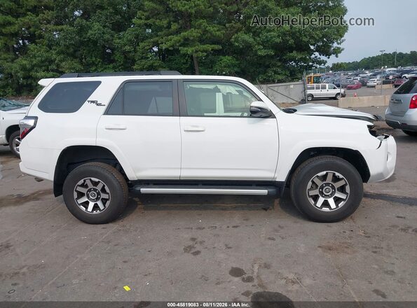 JTERU5JR0P6153356 2023 TOYOTA 4RUNNER White 360 interior view
