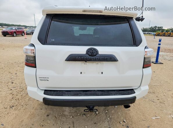 JTERU5JR0P6181559 2023 TOYOTA 4RUNNER White Вид ззаду