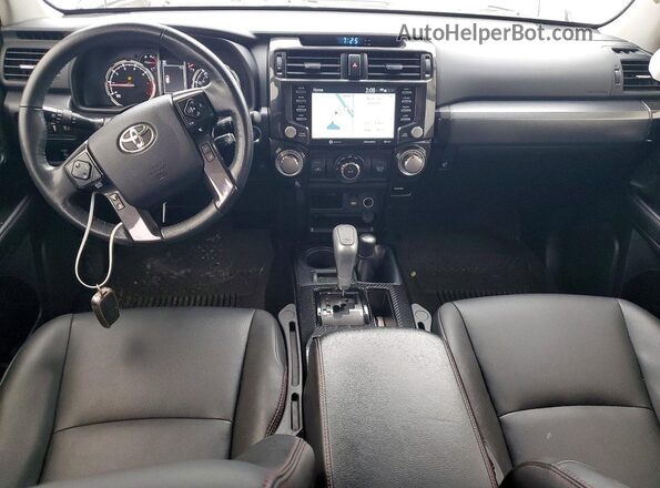 JTERU5JR0P6184851 2023 TOYOTA 4RUNNER Серебряный Вид панели приборов