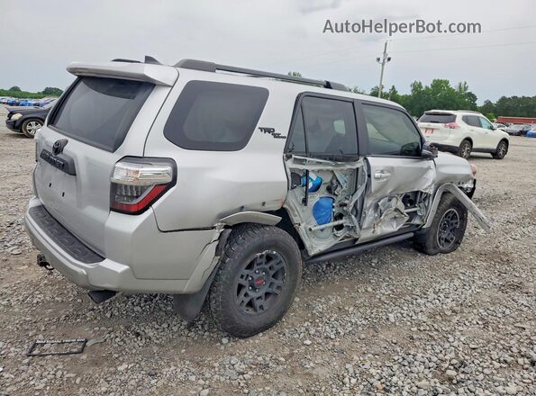 JTERU5JR0P6184851 2023 TOYOTA 4RUNNER Серебряный Задняя правая четверть