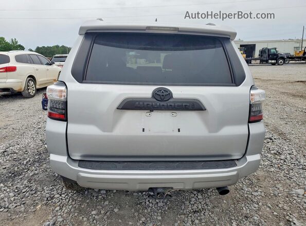 JTERU5JR0P6184851 2023 TOYOTA 4RUNNER Серебряный Вид сзади