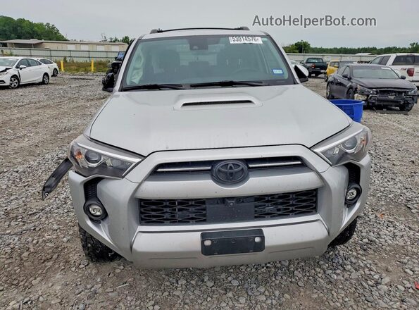 JTERU5JR0P6184851 2023 TOYOTA 4RUNNER Серебряный Вид спереди