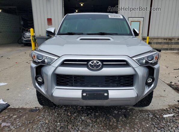 JTERU5JR3P6134722 2023 TOYOTA 4RUNNER Silver Вид спереду