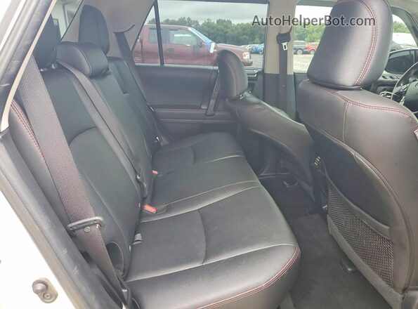 JTERU5JR3P6134722 2023 TOYOTA 4RUNNER Silver Вид задньої частини салону