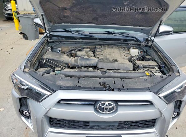 JTERU5JR3P6134722 2023 TOYOTA 4RUNNER Silver Вид підкапотного простору