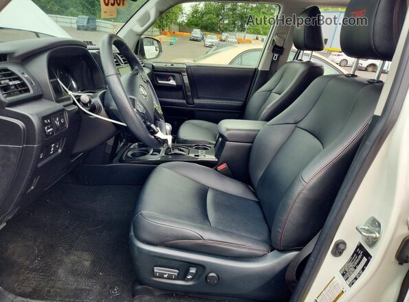 JTERU5JR3P6177070 2023 TOYOTA 4RUNNER White Front interior view