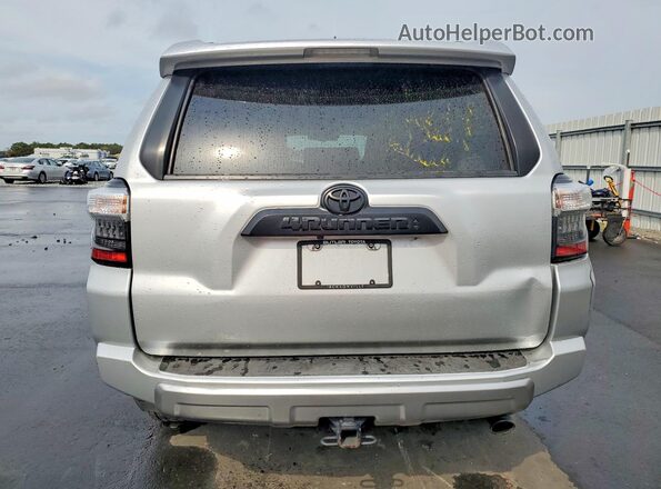 JTERU5JR5N6069305 2022 TOYOTA 4RUNNER Silver Հետևի տեսք