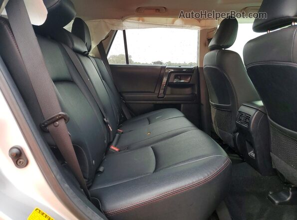 JTERU5JR5N6069305 2022 TOYOTA 4RUNNER Silver Սալոնի հետևի տեսք