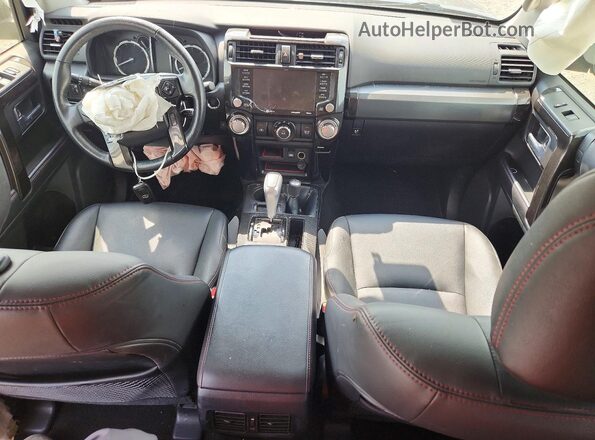 JTERU5JR5P6161050 2023 TOYOTA 4RUNNER Black Առջևի վահանակի տեսք