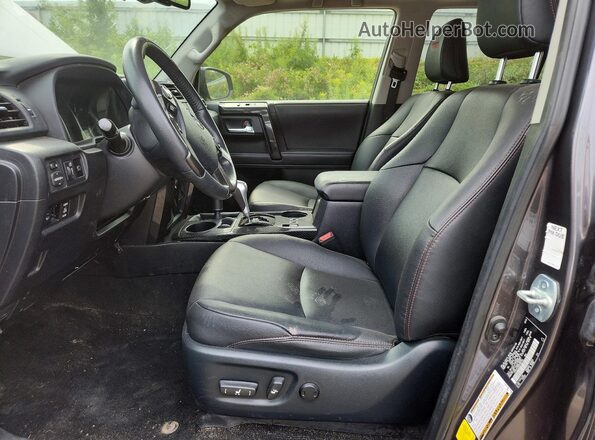 JTERU5JR6M5960725 2021 TOYOTA 4RUNNER Gray Вид салону спереду