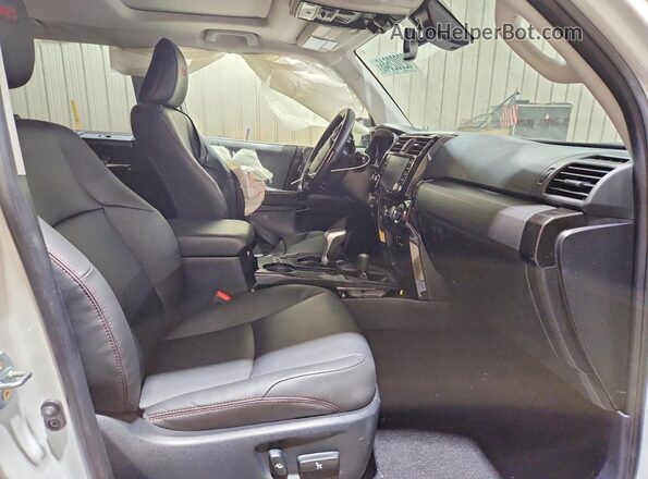JTERU5JR6R6303618 2024 TOYOTA 4RUNNER White Front interior view