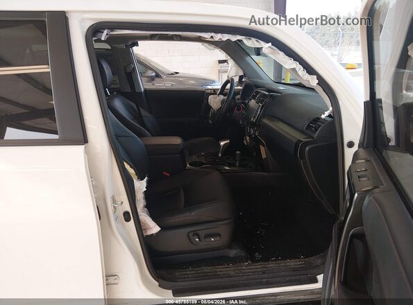 JTERU5JR7P6212399 2023 TOYOTA 4RUNNER White Front interior view
