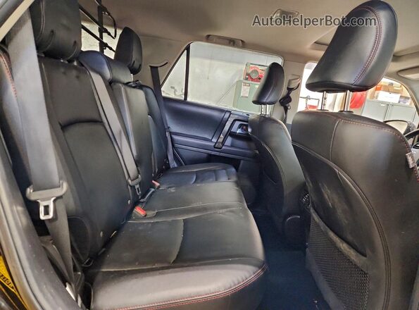 JTERU5JR9M5945832 2021 TOYOTA 4RUNNER Black Vista interior trasera