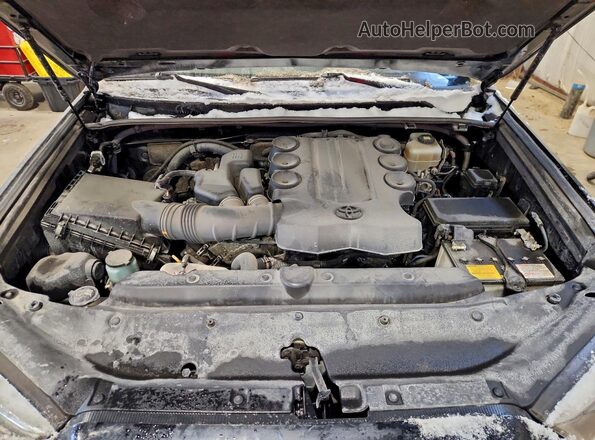 JTERU5JR9M5945832 2021 TOYOTA 4RUNNER Black Vista del compartimento del motor