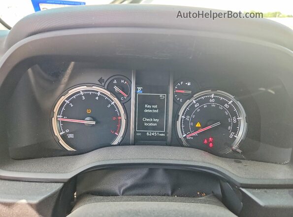 JTERU5JR9M5963697 2021 TOYOTA 4RUNNER Белый Вид щитка приборов