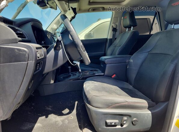 JTERU5JR9M5963697 2021 TOYOTA 4RUNNER Белый Вид салона спереди