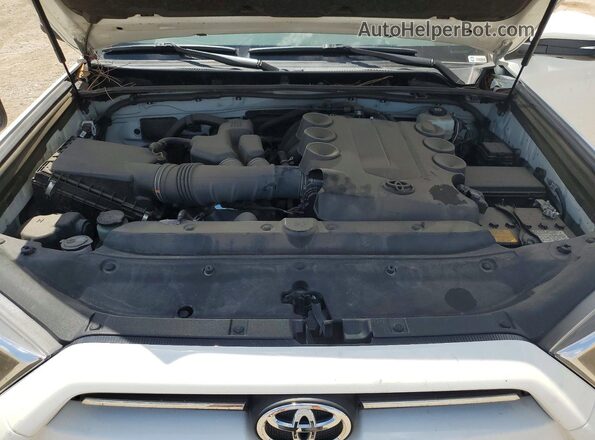 JTERU5JR9M5963697 2021 TOYOTA 4RUNNER Белый Вид подкапотного пространства