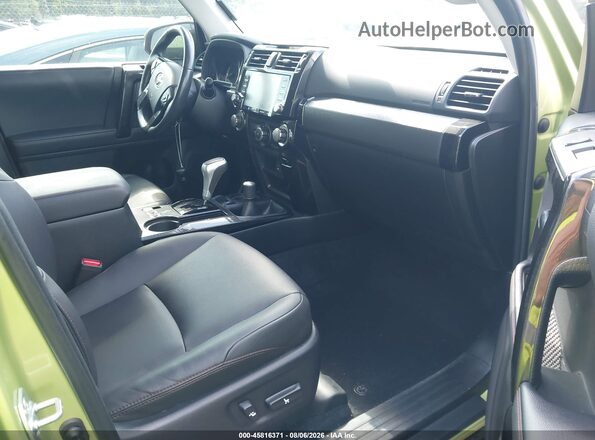 JTERU5JR9P6097451 2023 TOYOTA 4RUNNER Green Вид салону спереду