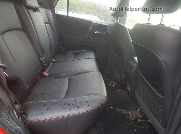 JTERU5JR9P6192639 2023 TOYOTA 4RUNNER Red Widok wnętrza z tyłu