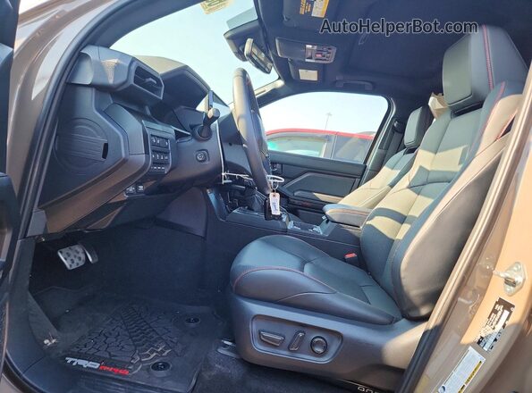 JTEVB5BR6S5004628 2025 TOYOTA 4RUNNER Tan Front interior view