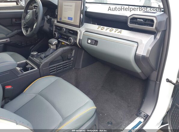 JTEVB5BR6S5013278 2025 TOYOTA 4RUNNER Белый Вид салона спереди