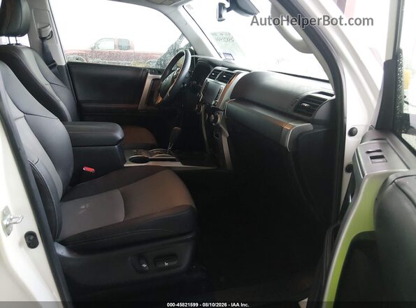 JTEZU5JR1L5215816 2020 TOYOTA 4RUNNER White Front interior view