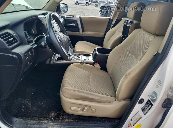 JTEZU5JR3G5113746 2016 TOYOTA 4RUNNER Белый Вид салона спереди