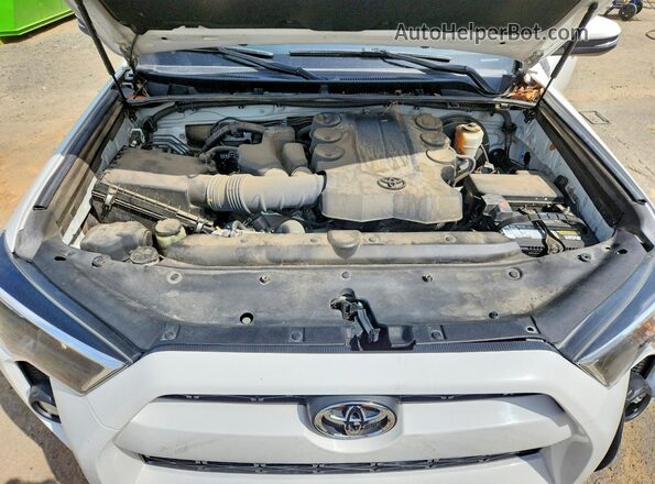 JTEZU5JR6G5113739 2016 TOYOTA 4RUNNER White Widok komory silnika