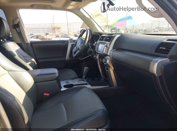 JTEZU5JR9G5122936 2016 TOYOTA 4RUNNER Серый Вид салона спереди