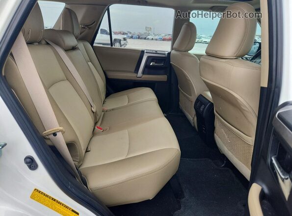 JTEZU5JR9G5133404 2016 TOYOTA 4RUNNER White Widok wnętrza z tyłu