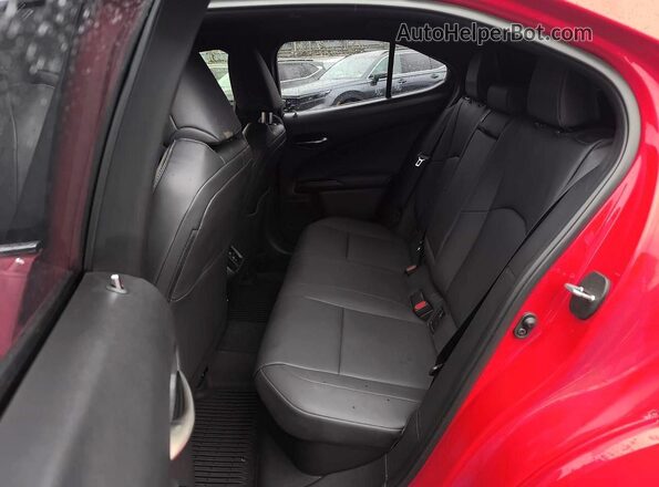 JTHB9JBH5P2067701 2023 LEXUS UX Red Widok wnętrza z tyłu