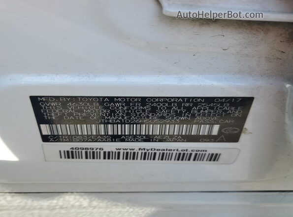 JTHBA1D26H5052933 2017 LEXUS IS White Vista del compartimento del motor