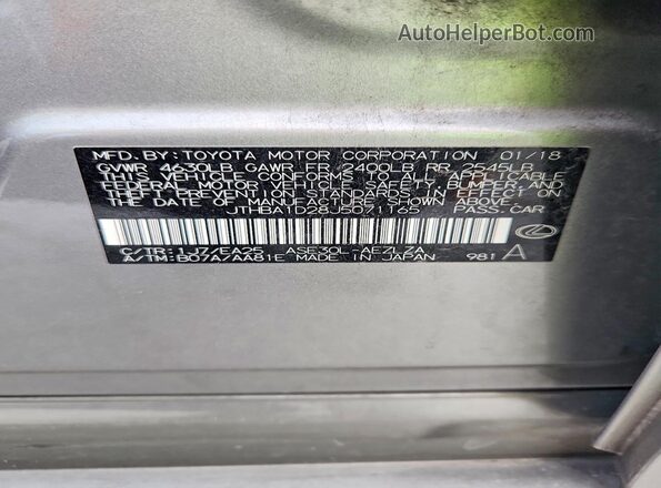 JTHBA1D28J5071165 2018 LEXUS IS Silver Widok komory silnika