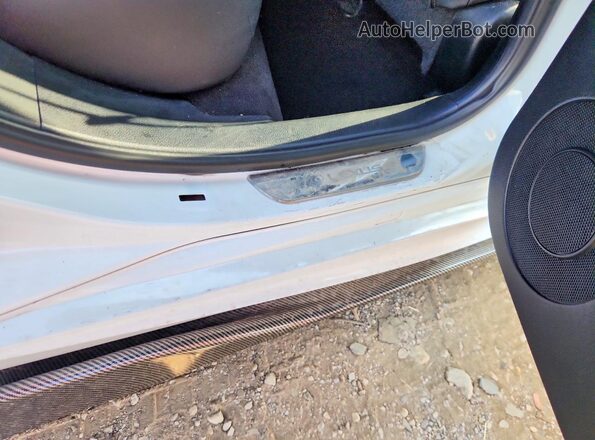 JTHC81D27K5035307 2019 LEXUS IS White Вид підкапотного простору