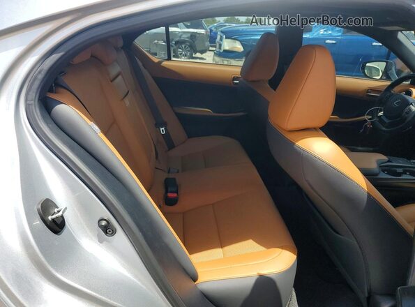 JTHDA1D22N5119497 2022 LEXUS IS Gray Widok tylnych siedzeń