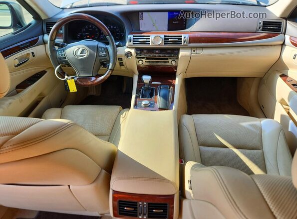 JTHGL5EF6G5056486 2016 LEXUS LS Silver წინა პანელის ხედი
