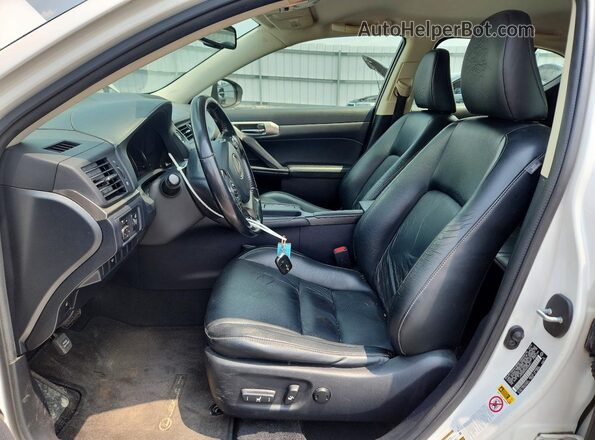 JTHKD5BH2G2266811 2016 LEXUS CT Черный Вид салона спереди