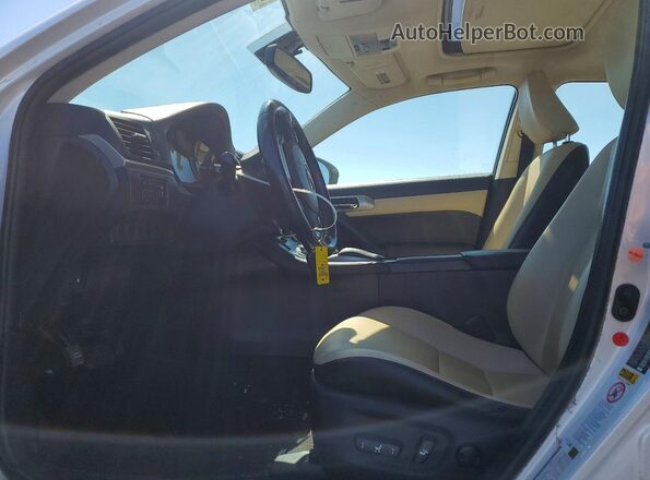JTHKD5BH2H2292259 2017 LEXUS CT Белый Вид салона спереди
