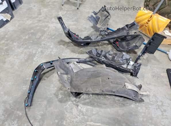 JTHP9JBH3M2047545 2021 LEXUS UX Silver Vista del compartimento del motor