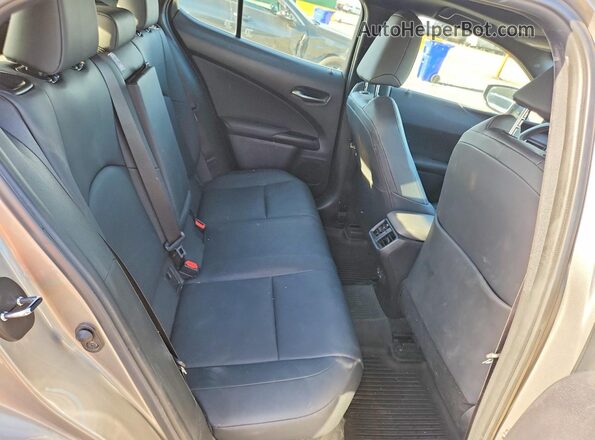 JTHP9JBH8M2044933 2021 LEXUS UX Silver Սալոնի հետևի տեսք